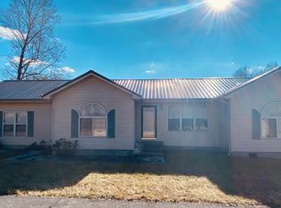 4 Camden Dr, Middlesboro, KY 40965