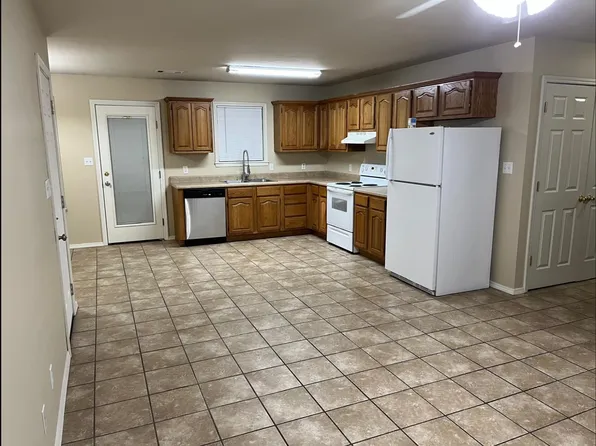 215 E 16th St APT 3, Russellville, AR 72801