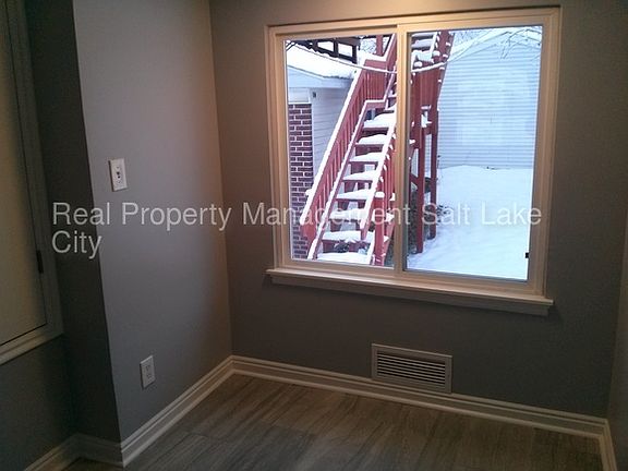 5th image of 2537 E Yermo Ave