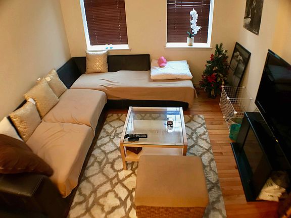 3rd image of 1015 Bainbridge St #1A