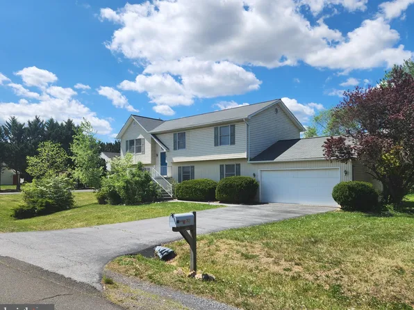 301 Montgomery Cir, Stephens City, VA 22655