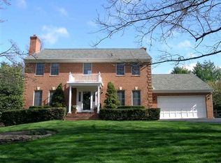 9812 Thunderhill Ct, Great Falls, VA 22066