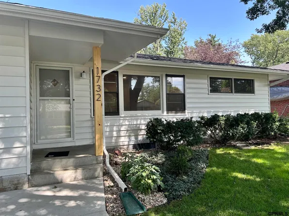1732 Rancho Rd, Lincoln, NE 68502