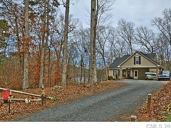 4th image of 318 Tamarind Dr