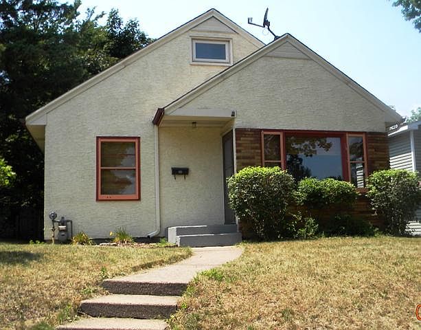 1st image of 319 Clarence St