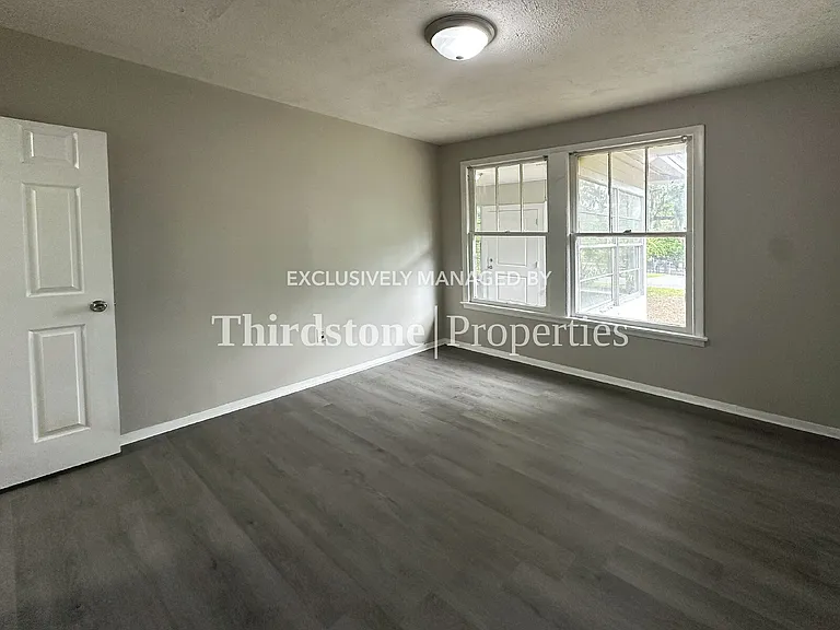 6965 Lorain St — Photo 24