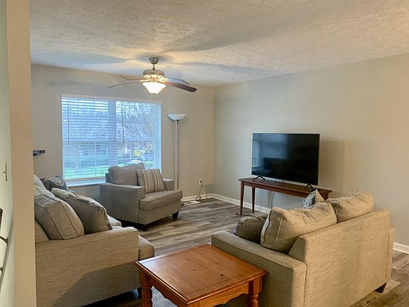 3rd image of 1084 Berry Trail Dr