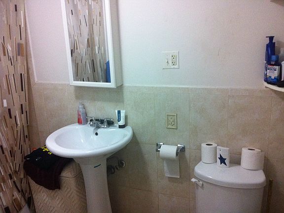3rd image of 2267 47th St #1