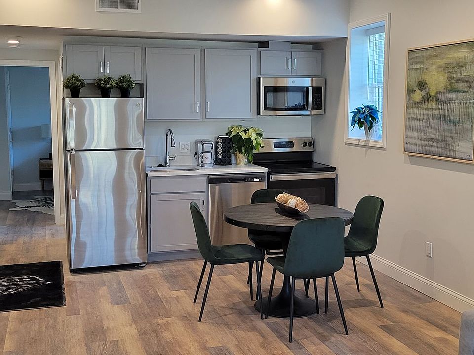 2nd image of 741 Seward St #2