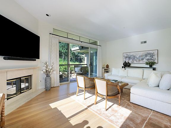 4th image of 400 Deer Valley Road #5F