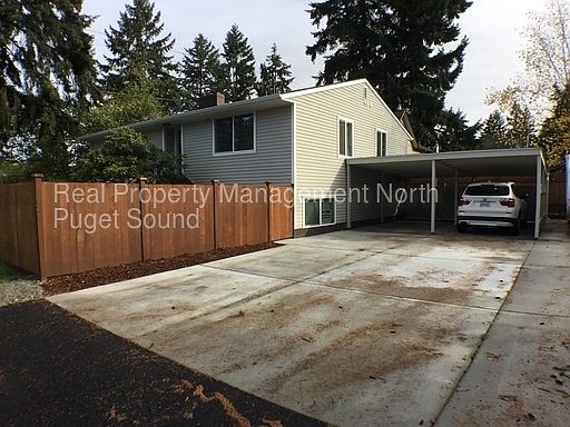 1st image of 14352 Roslyn Pl N #B