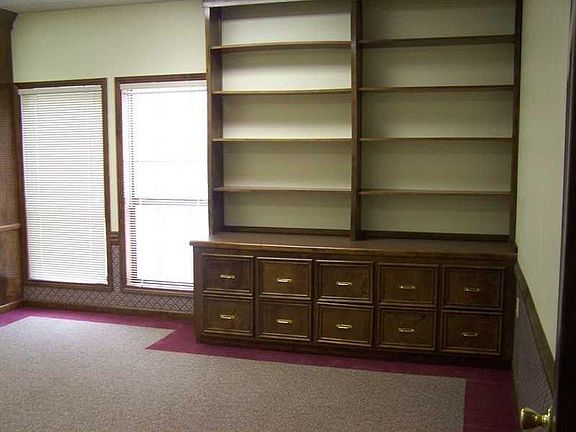 5th image of 410 E College St
