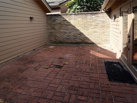 5th image of 6111 Twin Oaks Cir