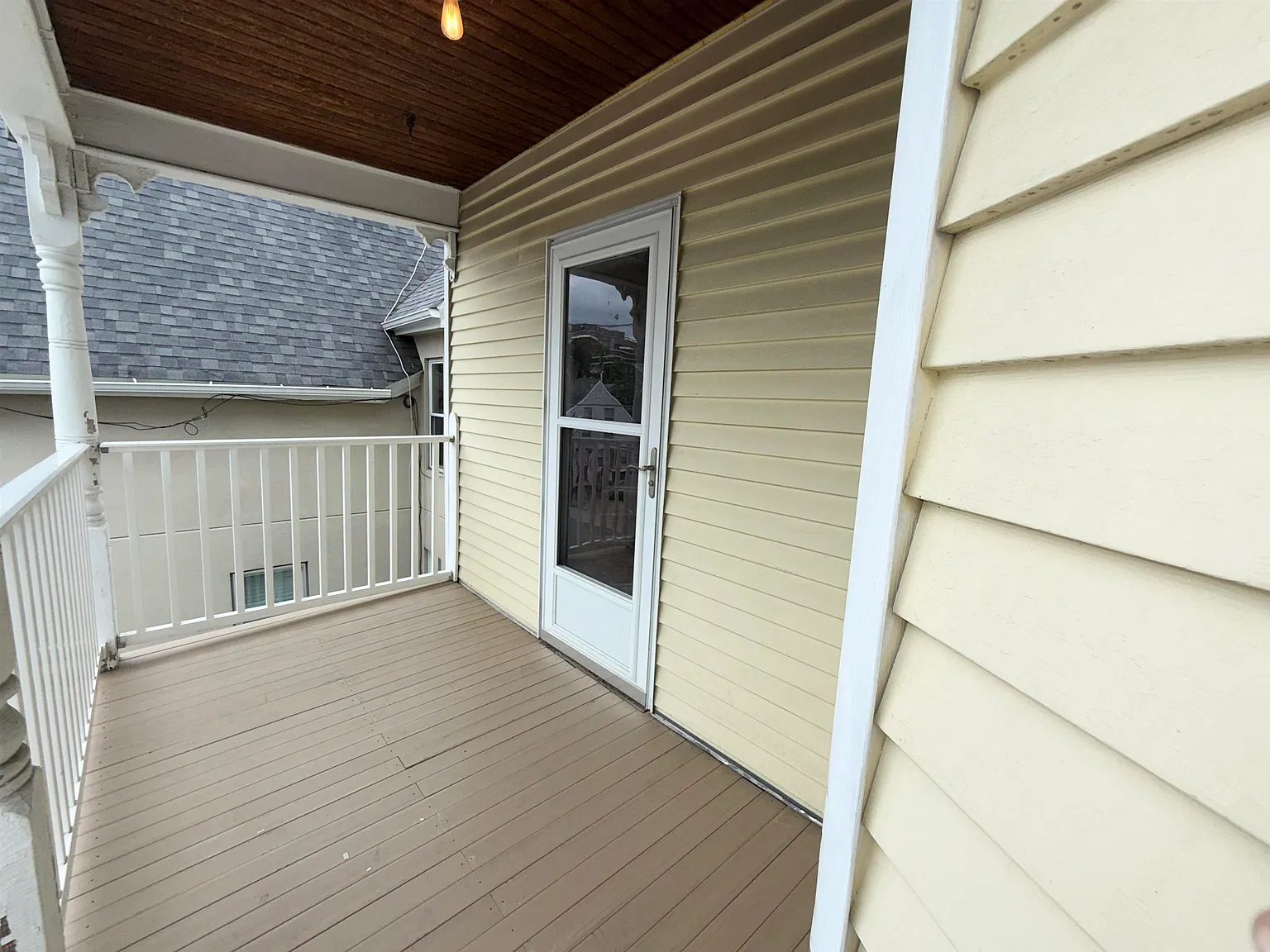 3 bed, 1.0 bath, 1418 sqft, $2,800 — Photo 2