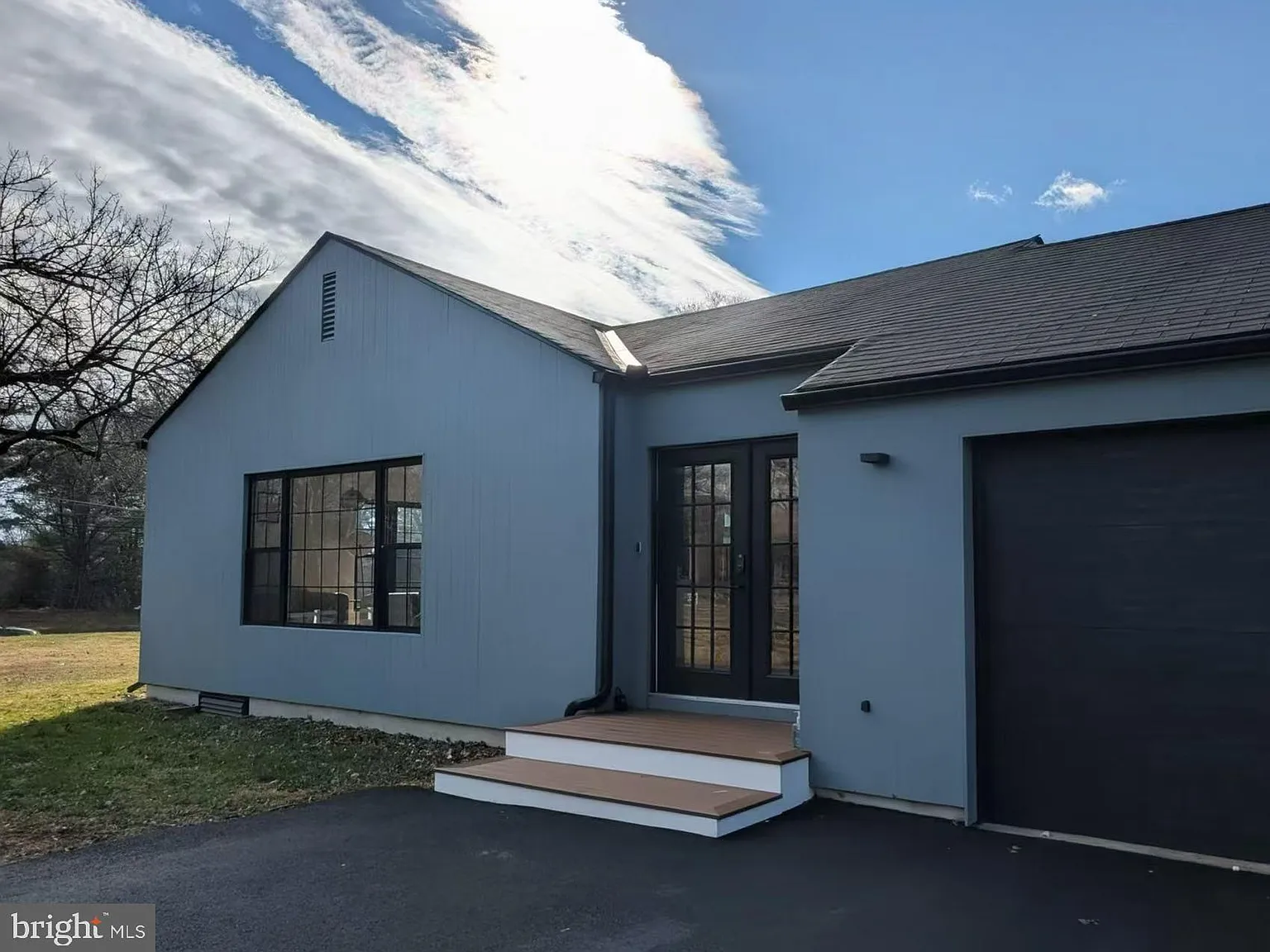 3 bed, 2.0 bath, 1317 sqft, $5,000 — Photo 2