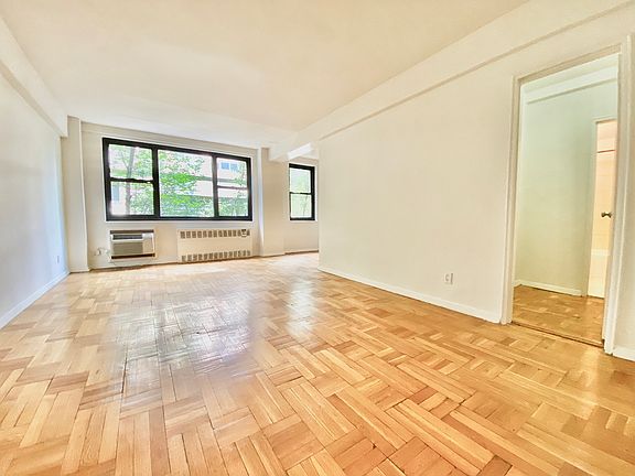 5th image of 250 E 39th St APT 2R