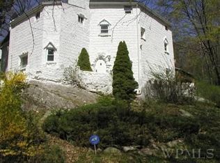 25 Mullins Ln, Mahopac, NY 10541
