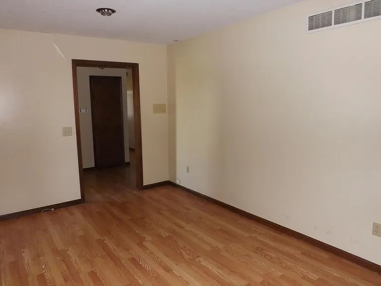 2111 SE Powell Rd — Photo 14