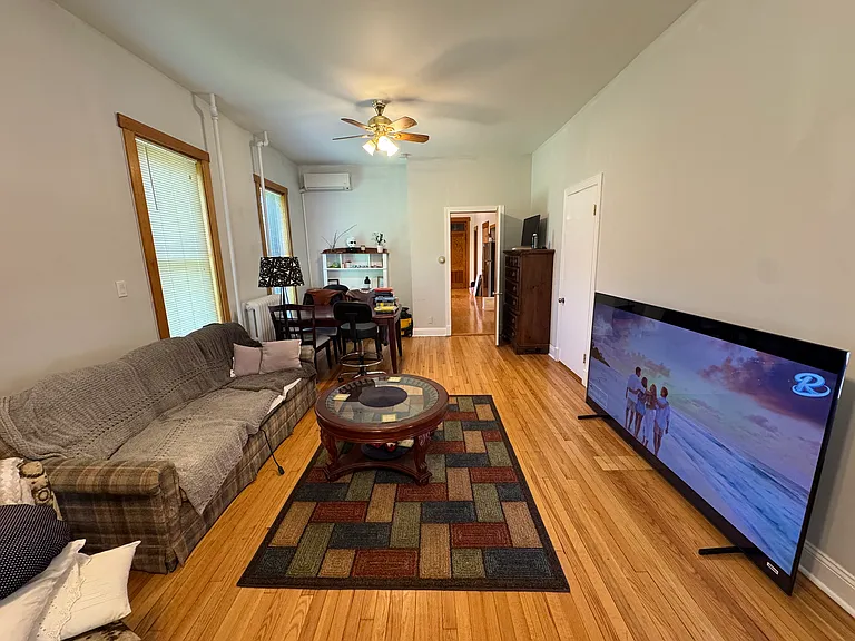 817 N Maplewood Ave #1F — Photo 2