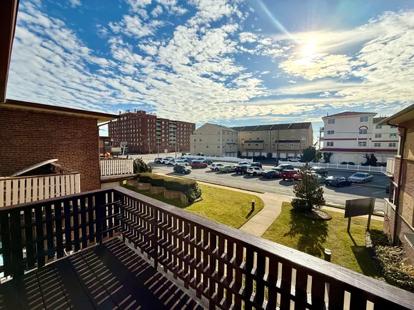 (undisclosed Address), Long Beach, NY 11561