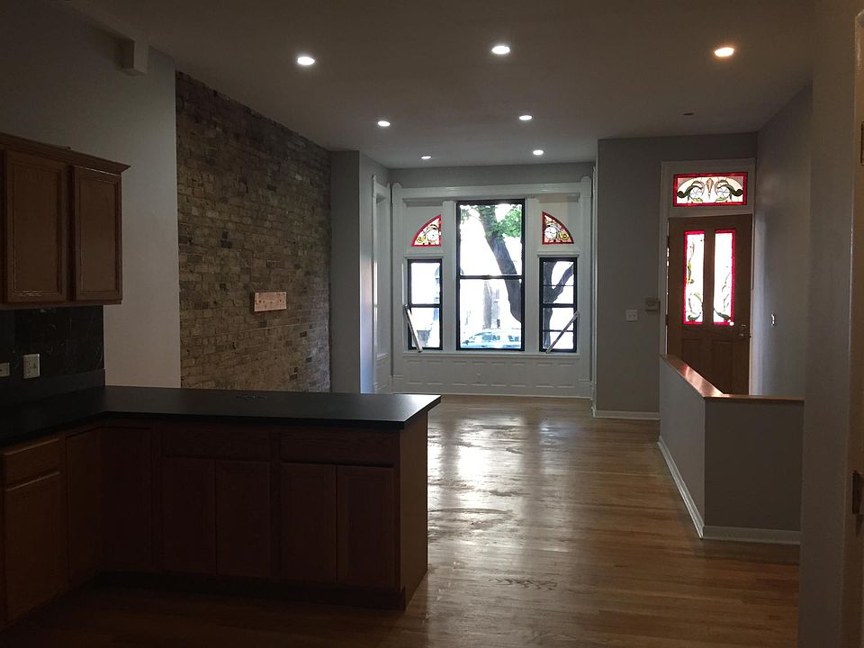 1st image of 2129 N Sheffield Ave APT 1F