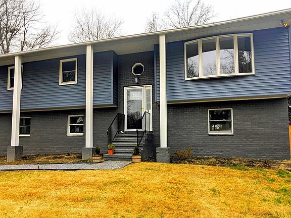 2nd image of 922 Petinot Pl