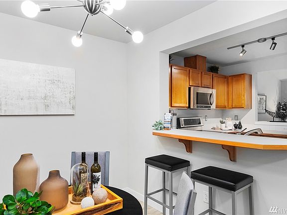 3rd image of 18501 SE Newport Way Unit J342