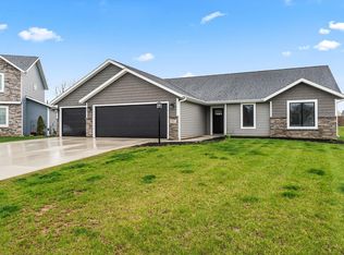 122 Sunset Dr, Avilla, IN 46710
