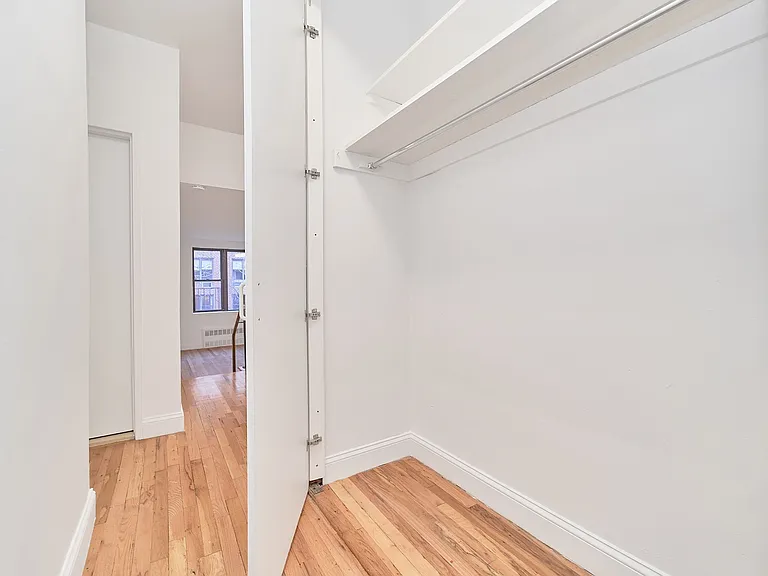 219 E 25th St #4B — Photo 6
