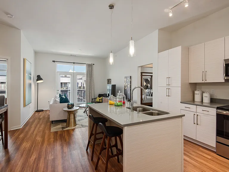 Kitchen w/ Island