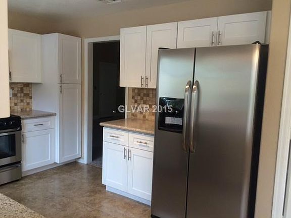 3rd image of 2817 Castle Bar Dr