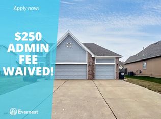 928 SE 12th Ter, Lees Summit, MO 64081