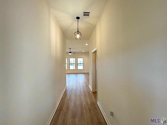 3rd image of 60831 Fairfax Dr
