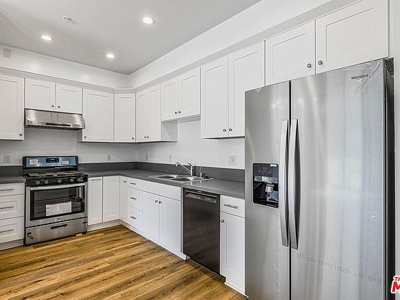 4th image of 4520 Rosemont Ave #301