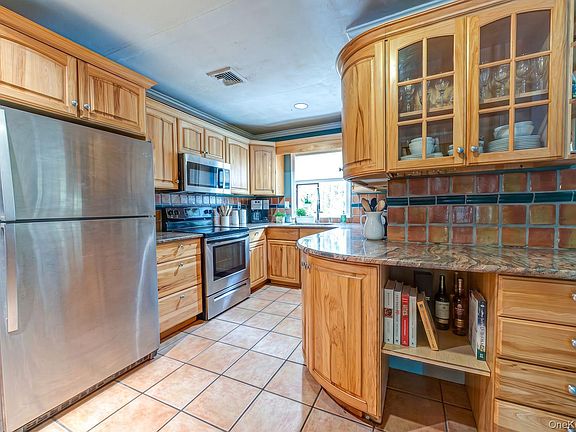 4th image of 313 Waterside Road