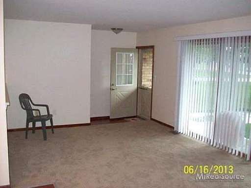 4th image of 49105 Hickory Ct