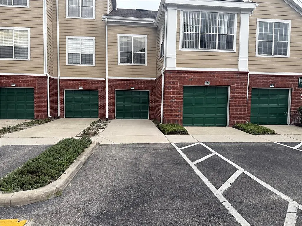 2 bed, 2.0 bath, 1166 sqft, $2,000 — Photo 2