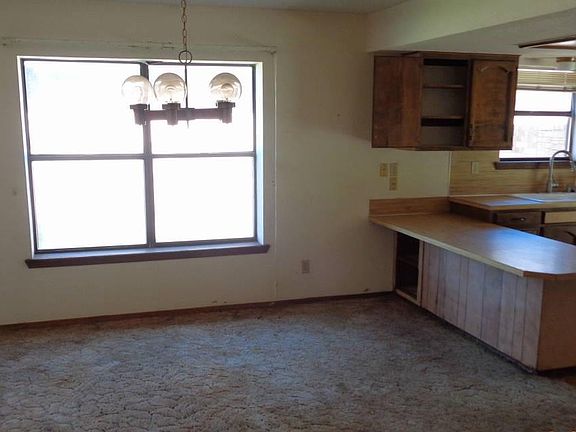 4th image of 4112 Fiesta Dr