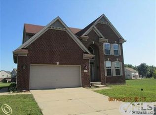 5075 Trailwood Ln, Warren, MI 48092