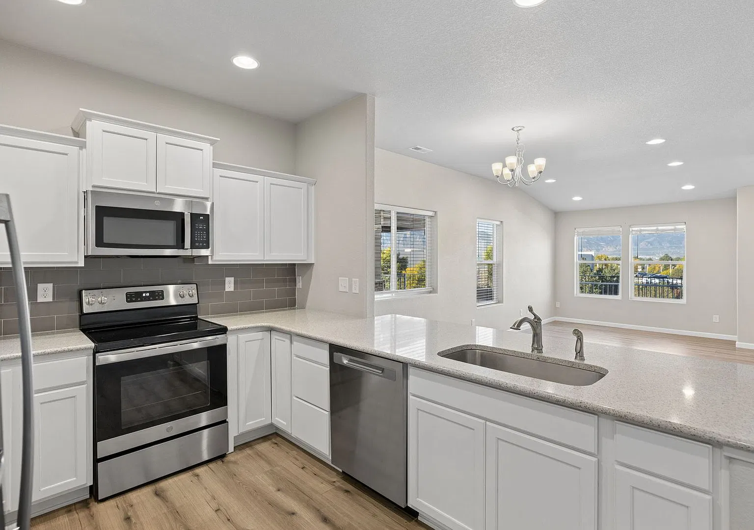 **Military Discount Of $50/Mo Limited Time** Newer End Unit Two Story Townhome With A/C & 1 Car G... — Photo 3