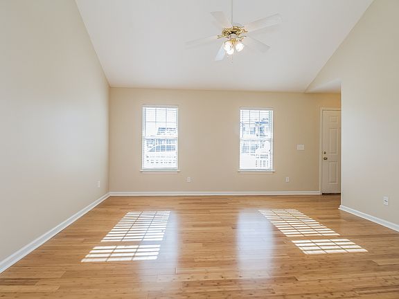 3rd image of 2748 Pepperdine Dr