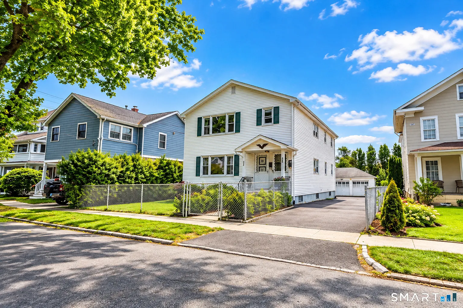 2 bed, 1.0 bath, 2340 sqft, $2,200 — Photo 3