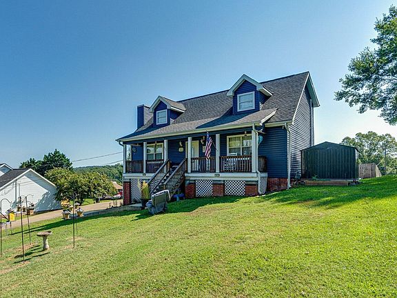 3rd image of 684 Debbie Ln