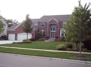 102 English Oak Ln, Streamwood, IL 60107