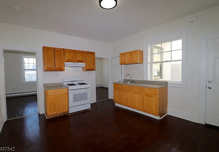 160-164 New York Ave #3 — Photo 2