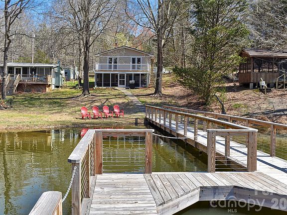 4th image of 320 Pinehaven Dr