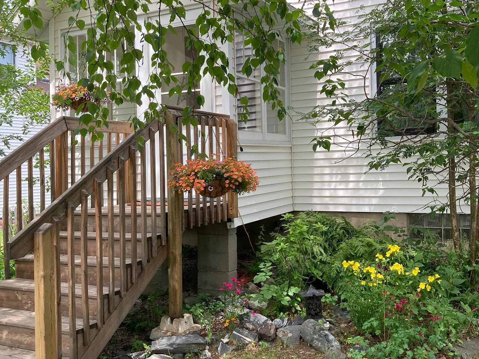 211 E Pattison St — Photo 2