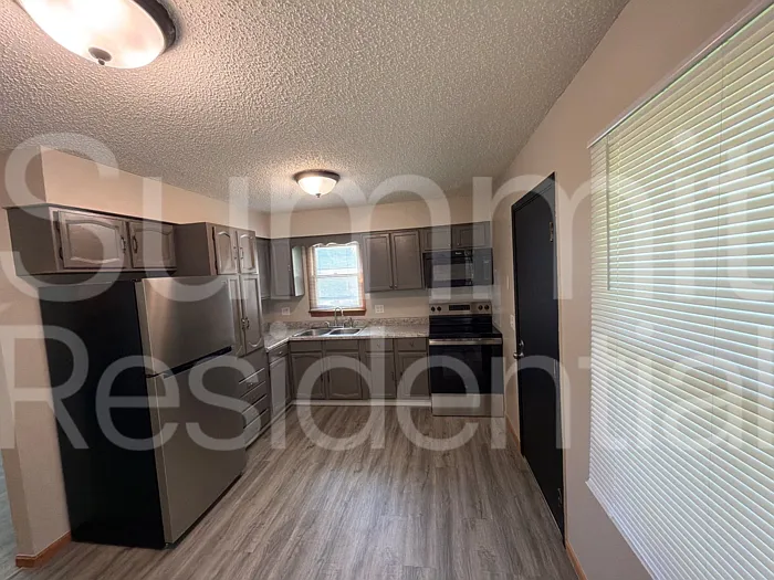 4 bed, 1.0 bath, 1526 sqft, $1,595 — Photo 4