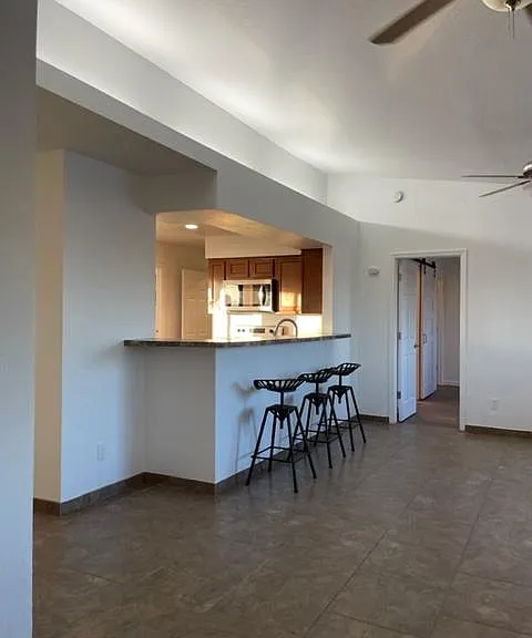 Breakfast bar to kitchen