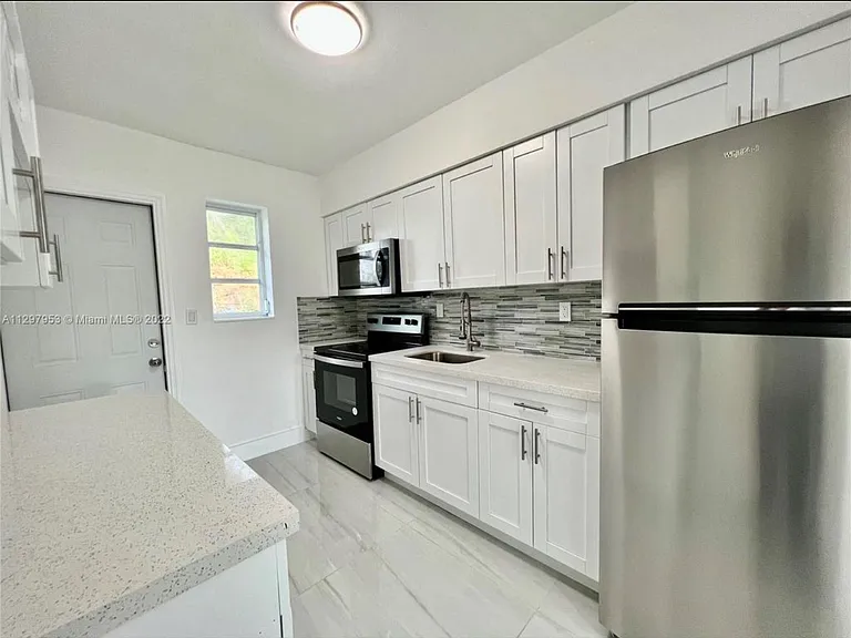 917 NW 103rd St #917 — Photo 18